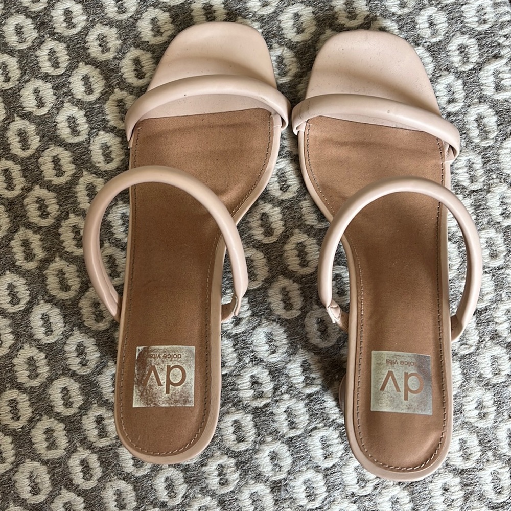 Peach / nude heels